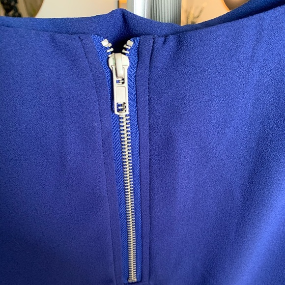 Blue short dress with tiny slit and zipper back - Picture 2 of 5